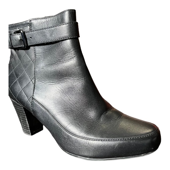 Clarks Shoes - Clark’s Womens Black Leather Bootie Boot Zipper Chunky Heel size 9.5